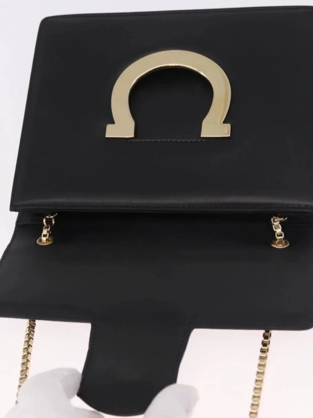 Salvatore Ferragamo Gancini Chain Shoulder Bag Leather Black Gold Auth 185725A